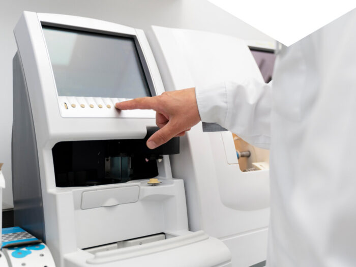 Qwasaa entwickelt wartbare Software für medizinische Analysegeräte mit hohen Stabilitätsanforderungen Software in einem medizinischen Analysegerät mit hohen Anforderungen an Stabilität und Wartbarkeit